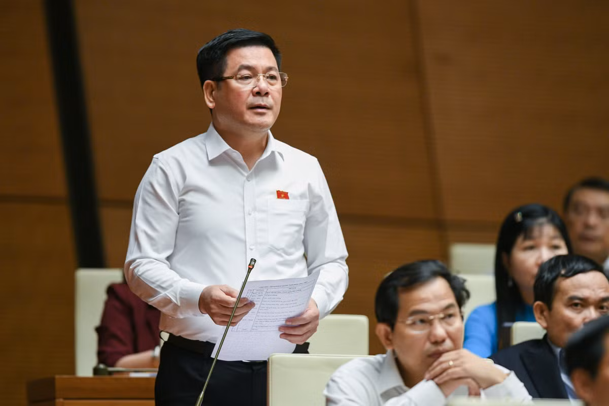 Bộ trưởng Công thương trả lời chất vấn về tình trạng khan hiếm xăng - Hình 2 Bo truong Cong thuong tra loi chat van ve tinh trang khan hiem xang-Hinh-2