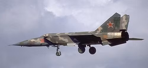 Với tốc độ siêu thanh, công suất radar lớn và tên lửa hiệu suất cao, biến MiG-25 trở thành máy bay chiến đấu phòng không tốt nhất, là loại máy bay tiêm kích đánh chặn số 1 của Lực lượng phòng không Liên Xô, cũng như trên thế giới vào thời điểm đó.