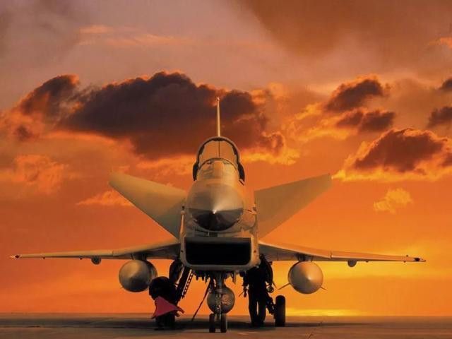 Cùng với đó là việc chiến đấu cơ J-10 vẫn phải phụ thuộc vào động cơ AL-31FN do Nga sản xuất. Trong trường hợp xuất khẩu J-10, Trung Quốc phải được phía Nga đồng ý cho phép.