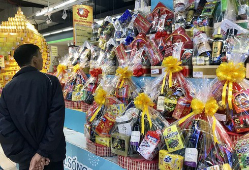 Chong bieu qua tet me vo chi 300 nghin dong va can huong duong