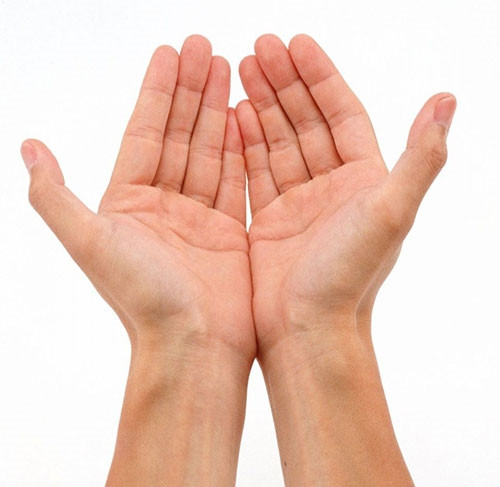 Tuy nhiên, nếu lòng bàn tay có mày trắng thì có thể do bị lạnh, khí huyết không đủ.