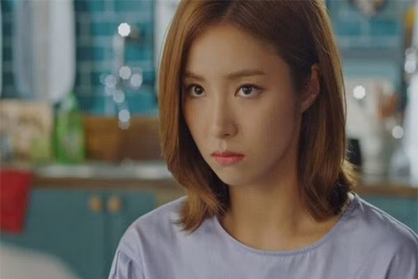 Soc ngat khi thay phan ung cua chong khi vo bi say xe