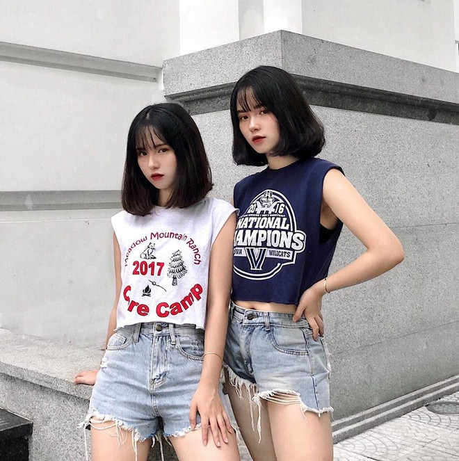 Vì học cùng lớp, cặp song sinh thường xuyên bị bạn bè và giáo viên nhận nhầm. Ngoài đời, cả hai cũng thường bị gọi nhầm tên. Nhờ vẻ ngoài xinh xắn, cặp sinh đôi hiện đều là mẫu ảnh có tiếng tại Yên Bái. Tuy nhiên, hai chị em cho biết không có ý định tham gia hoạt động nghệ thuật.