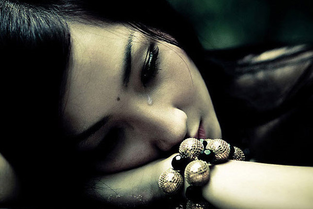 Am tham theo doi chong de roi khoc ngat khi thay canh tuong truoc mat