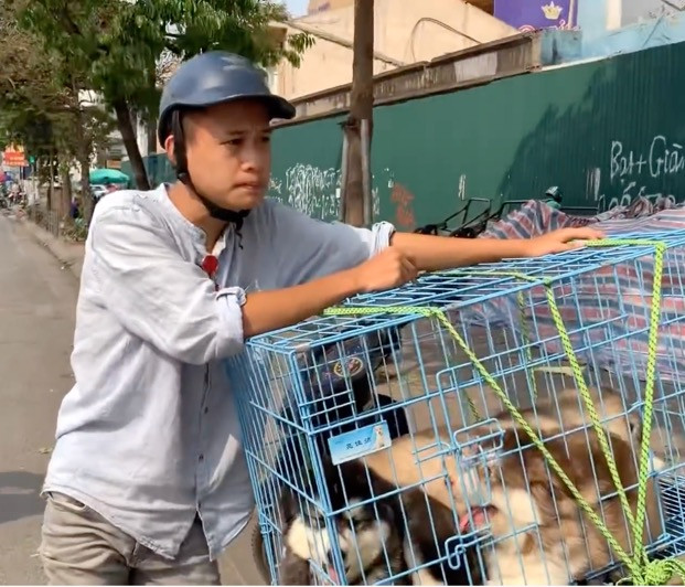 Chang trai ngheo di lam thue, len doi chong mat nho lam YouTube