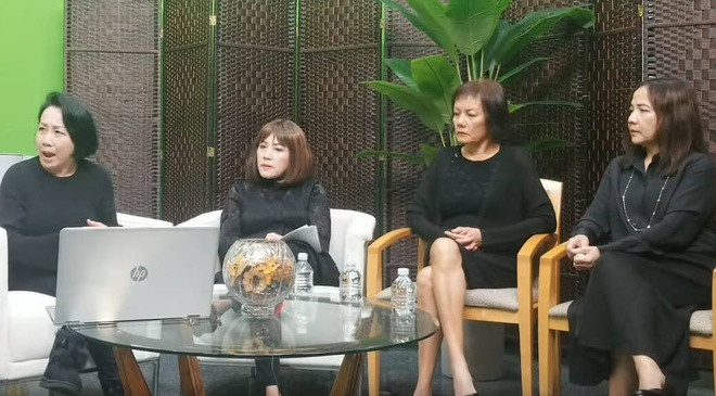 4 em gai trach Elvis Phuong thieu trach nhiem voi me