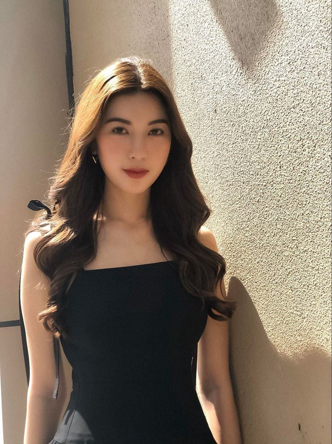 Á hậu Thuý Vân tái xuất với hình ảnh mới xinh đẹp những ngày đầu năm.