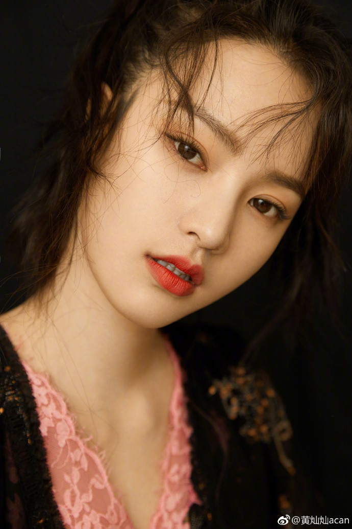 Nu than Vu Han choi bong ro tung gay sot cong dong mang-Hinh-5