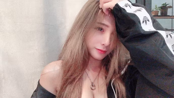Tỏa sáng - đó là tất cả những gì có thể tóm gọn lại về những lời nhận xét mà cộng đồng mạng đang dành cho cô nàng streamer mới nổi tại Đài Bắc.