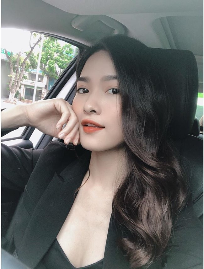 Hiện tại, nữ MC đã tự xây được căn nhà mới cho bố mẹ. Không phải căn nhà quá to hay hoành tráng nhưng phù hợp với nhu cầu sử dụng của 3 người. Do công việc đòi hỏi di chuyển nhiều, Mai Trang tậu cho mình xe riêng để tiện đi lại. 