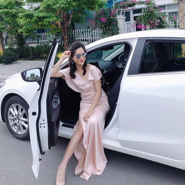 MC sinh năm 1992 cho biết, cô bắt đầu tiết kiệm từ năm 22 tuổi, mua nhà và xe vào năm 26 tuổi. 