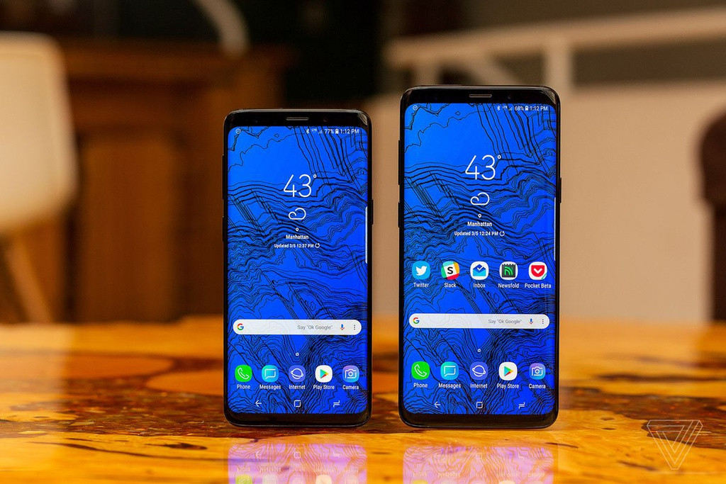 Galaxy S9 khi bán ra có giá 720 USD, còn S9+ là 840 USD. Cuối năm 2018, Samsung giới thiệu giao diện One UI thay cho Samsung Experience, được nâng cấp cho S9 thông qua bản cập nhật Android 9 Pie. Nhiều đánh giá khẳng định One UI là giao diện tùy biến tốt nhất từng được Samsung phát triển. Ảnh: The Verge.