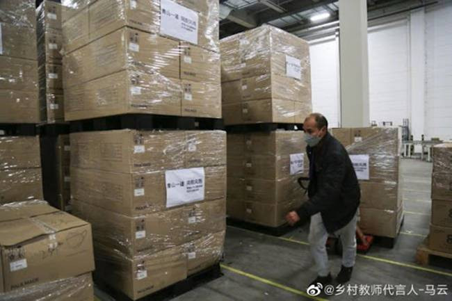 Trước đó, một quỹ từ thiện do Jack Ma thành lập đã tặng 1 triệu khẩu trang cho Nhật Bản hôm 3/3 để ngăn chặn Covid-19 lây lan. 