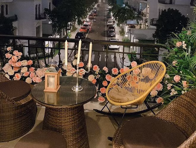 Tháng 1-2020, nam ca sĩ Tuấn Hưng đã đăng tải hình ảnh căn biệt thự của mình. Được biết, biệt thự của Tuấn Hưng nằm trong khu dân cư cao cấp ở Hà Nội. Hai vợ chồng anh mua nhà từ giữa năm 2019 nhưng đến đầu năm 2020, sân vườn mới hoàn thành