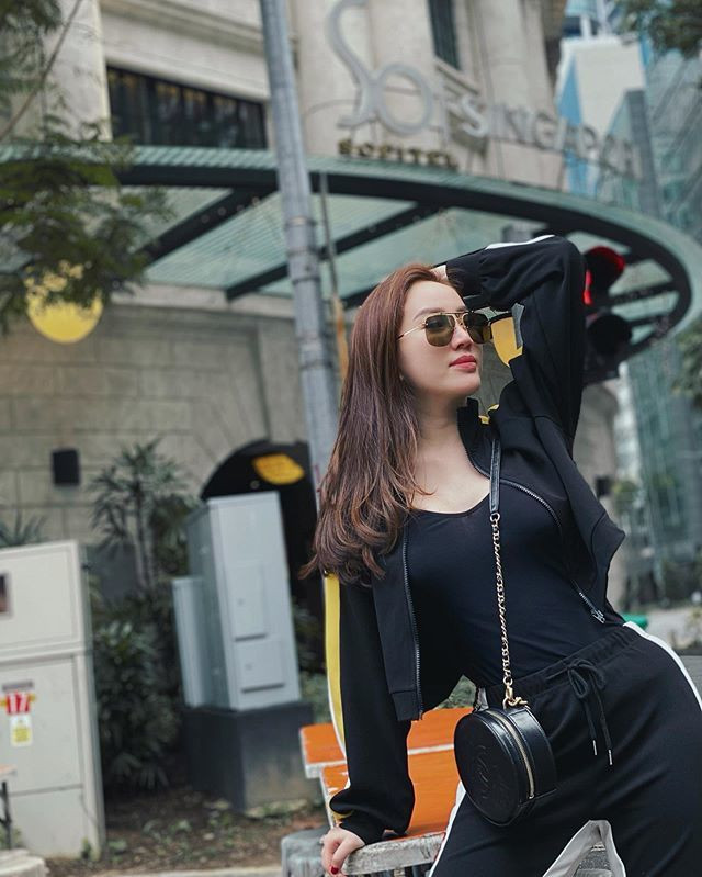 Ngay sau đó, nữ ca sĩ "Công chúa bong bóng" lại có chuyến du hí tới Singapore nhân dịp Giáng sinh năm 2019.