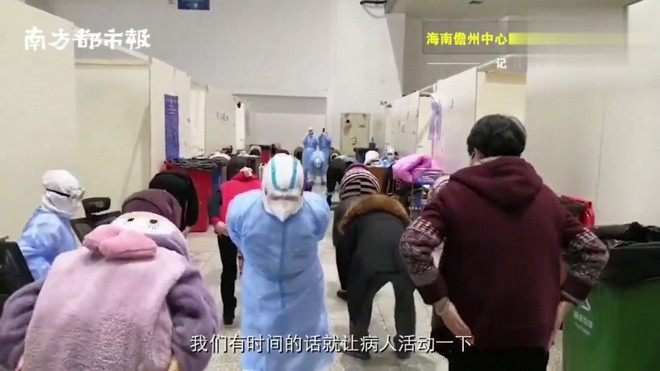 Bệnh nhân nhận được sự quan tâm chăm sóc đặc biệt của nhân viên y tế. Nhiều người đang trong tình trạng sức khỏe ổn định, chờ ngày hồi phục và xuất viện. Bác sĩ còn hướng dẫn các bệnh nhân những bài nhảy đơn giản nhằm tạo sự lạc quan, vui vẻ.