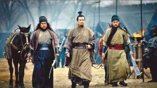 Luu Bi da mat hai danh tuong nao vao tay Tao Thao?