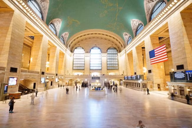 Người dân New York đã đeo khẩu trang bảo vệ sức khỏe. Apple gần đây đóng cửa tất cả các Apple Store ở thành phố này đến 27/3. 