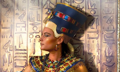 Cach lam dep nguy hiem cua nu hoang nhan sac Ai Cap-Hinh-3