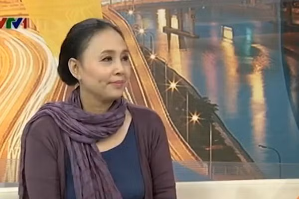 Nguoi vo dam cua ong bo ha khac trong 