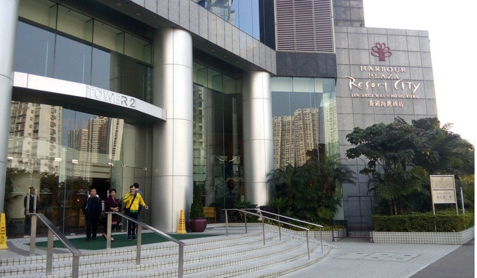 Xong vao phong khach san, day co gai tre xuong giuong danh dap