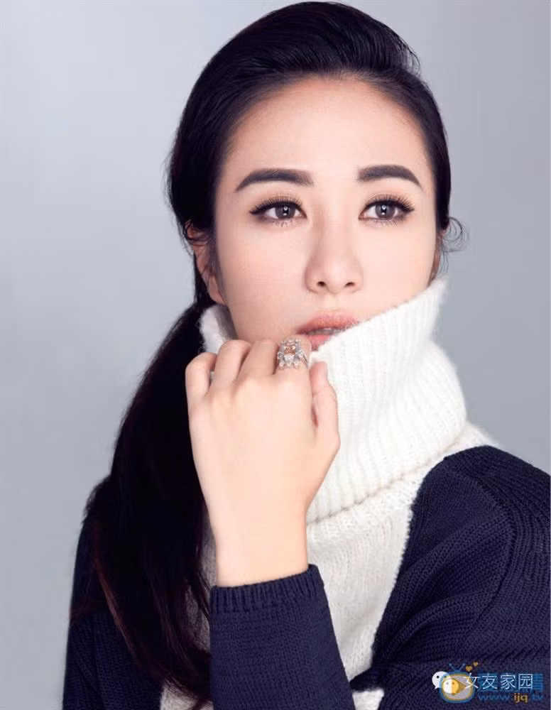 Diệp Tuyền cho rằng, không phải nghệ sĩ nào cũng sẵn sàng ăn động vật hoang dã theo thử thách. Dù cảm thấy rất khó chịu nhưng họ buộc phải tỏ ra hào hứng, thích thú trước món ăn lạ trước ống kính. "Chúng ta hãy cùng nhau tuyên truyền: Cấm việc sử dụng các món ăn bằng thịt thú rừng trong các trò chơi", cô kêu gọi.