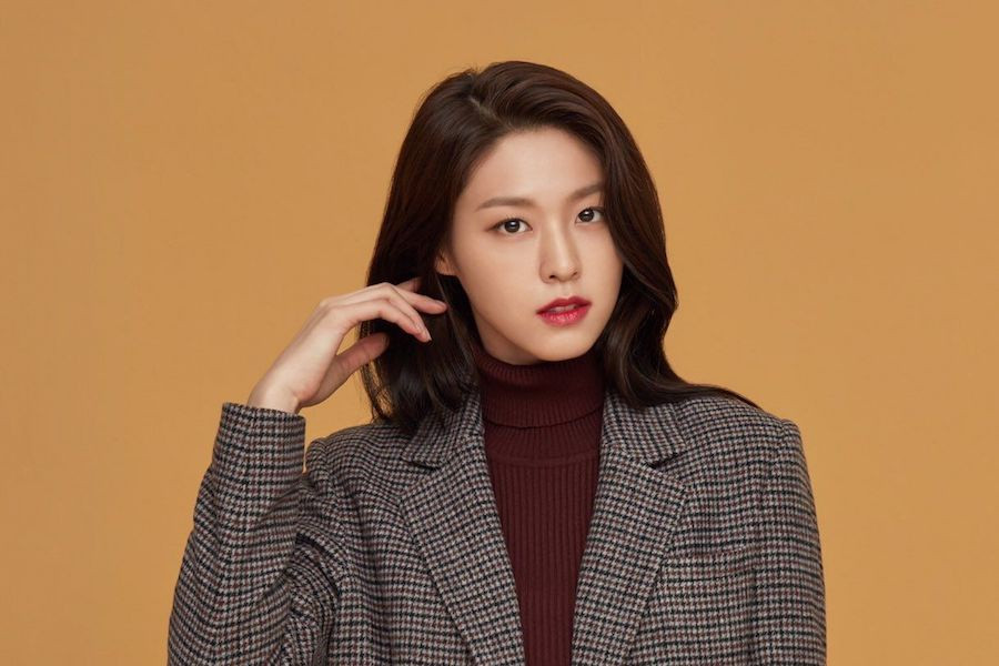 Không chỉ có sắc vóc, sao nữ nhà FNC còn được đánh giá là nghệ sĩ nữ khá đa tài khi phủ sóng khắp các lĩnh vực giải trí. Đặc biệt, nữ thần tượng nhóm AOA nhiều lần gây chú ý với khán giả truyền hình qua các bộ phim ăn khách như Gangnam Blues, Memoir of a Murderer, The Great Battle, My Daughter Seo Young, Ugly Alert...