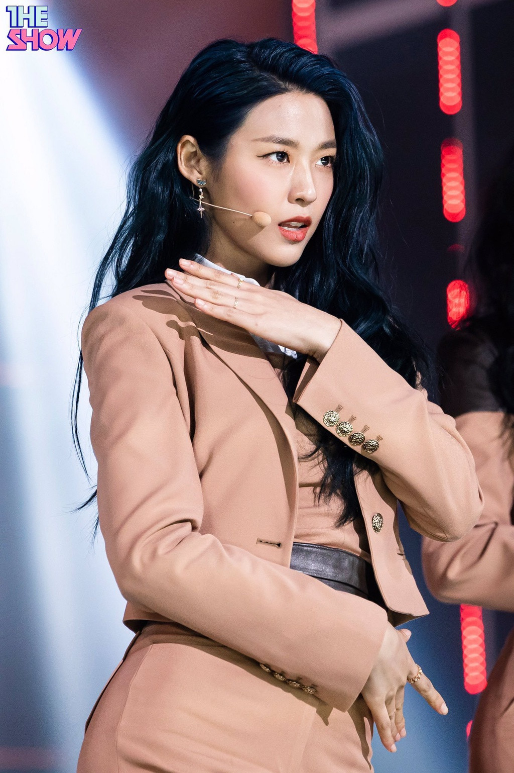 Dù là chuyện của quá khứ song khoảnh khắc này phần nào đã gây ảnh hướng đến hình ảnh của nữ thần tượng, nhất là trong giai đoạn người dân trên toàn thế giới đang lo lắng về dịch bệnh và lên án hành động ăn thịt dơi. Tuy vậy, một số khán giả cũng lên tiếng bênh vực và bày tỏ sự cảm thông cho trường hợp của nữ ca sĩ.