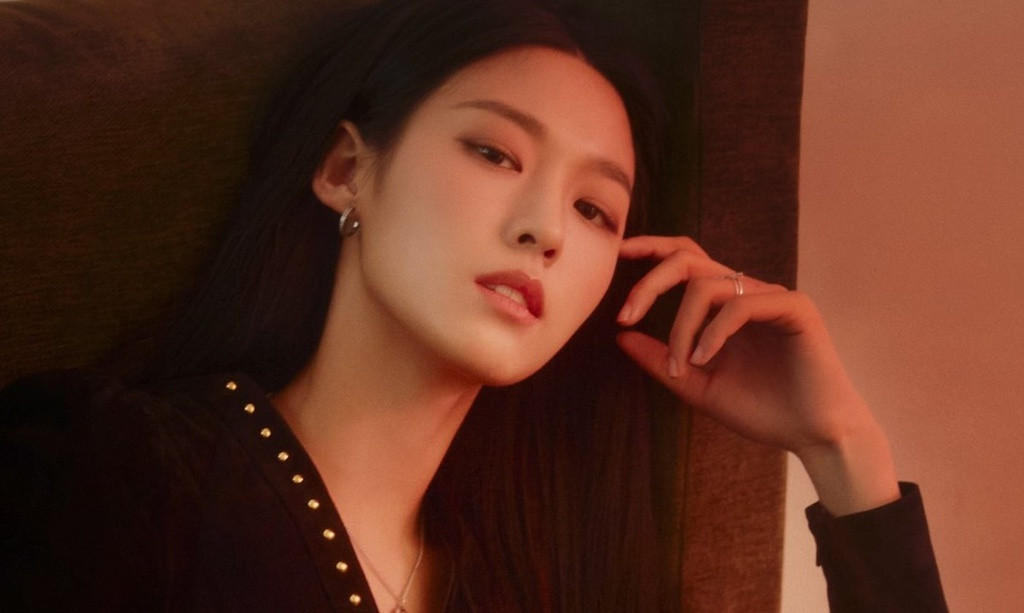 Mỹ nhân nhóm AOA luôn đứng đầu trong các BXH về nhan sắc hay hình thể đáng mơ ước nhất Kpop. Sức hút mạnh mẽ giúp cữ ca sĩ 25 tuổi nhanh chóng sở hữu lượng fan đông đảo, trở thành gương mặt đắt show quảng cáo bậc nhất showbiz xứ kim chi.