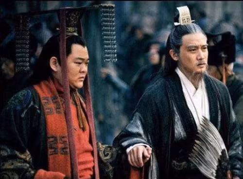 Vi sao Luu Thien phai dap ban khi kham xet cua cai nha Gia Cat Luong?-Hinh-2