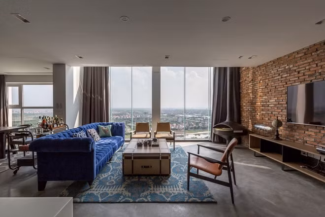 Penthouse là loại căn hộ trên tầng cao nhất của một tòa nhà. Chủ sở hữu thường là những người có thu nhập cao. Vì những lý do trên, các căn hộ penthouse thường được đầu tư kỹ lưỡng về nội thất và không gian sử dụng.