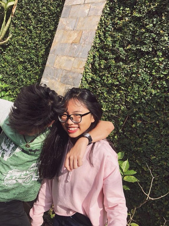 Gần đây Phương Mỹ Chi còn vướng tin đồn hẹn hò khi đăng ảnh thân thiết với một người bạn nam. Tuy nhiên, Phương Mỹ Chi phủ nhận thông tin, cậu bạn trong hình là Quang Nhật - người từng tham gia The Voice Kids 2013. Sau khi cuộc thi kết thúc, cả hai vẫn giữ liên lạc đều đặn và là bạn bè thân thiết của nhau.