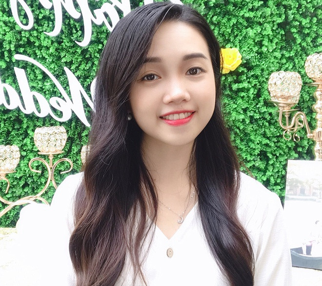 Nữ sinh được nhận giấy khen của Viện Đào tạo quốc tế - Đại học Bách khoa Hà Nội vì có thành tích học tập xuất sắc trong nhiều năm.