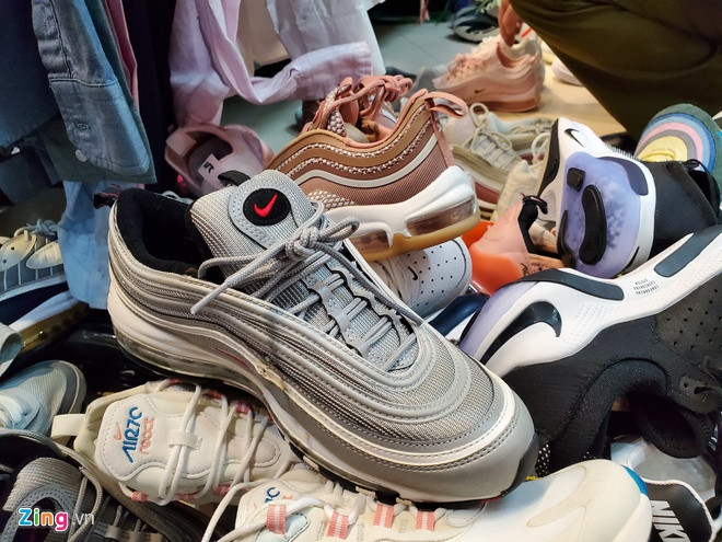 Thuong hieu noi tieng Louis Vuitton, Chanel, Rolex tai The Manor bi nghi gia mao