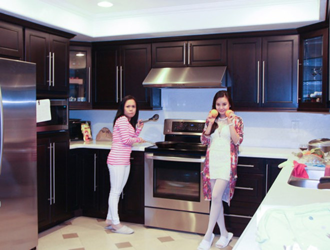 "Loá mắt" trước cơ ngơi hoành tráng của dàn sao Việt trên đất Mỹ - Hình 9 Căn nhà của danh hài Việt Hương nằm tại miền Nam Califonia, Mỹ