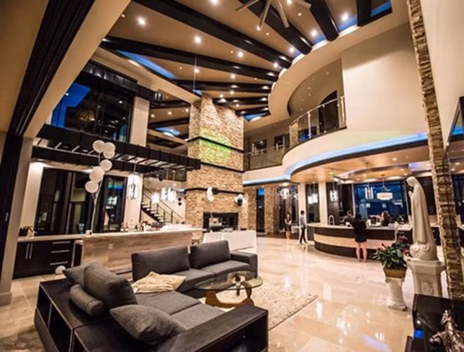 "Loá mắt" trước cơ ngơi hoành tráng của dàn sao Việt trên đất Mỹ - Hình 11 Vợ chồng Đan Trường - Thủy Tiên sở hữu căn biệt thự triệu đô tại San Jose, California, Mỹ (Nguồn: Vietnamnet)