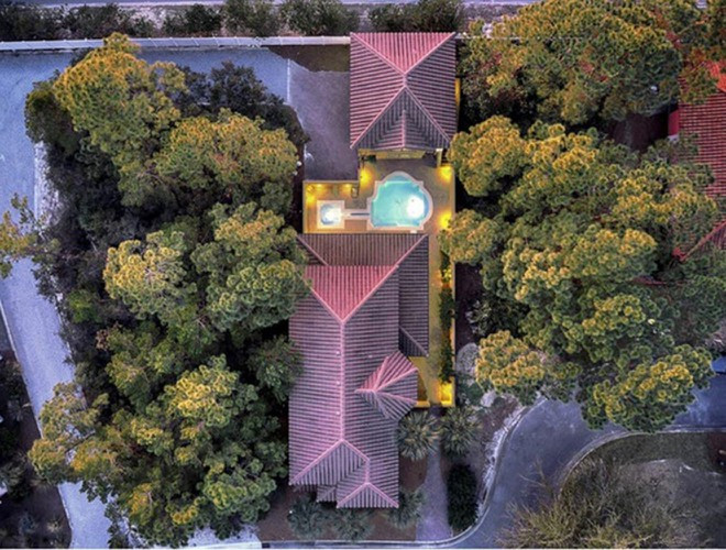 "Loá mắt" trước cơ ngơi hoành tráng của dàn sao Việt trên đất Mỹ - Hình 3 Giọng ca Mắt nai cha cha cha - nữ ca sĩ Hồng Ngọc cũng sở hữu một căn hộ sang trọng gần biển ở Florida, Mỹ. Đây là món quà sinh nhật do ông xã của Hồng Ngọc dành tặng cô