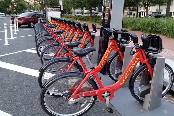 Ha Noi sap thi diem cho thue xe dap dien chia se