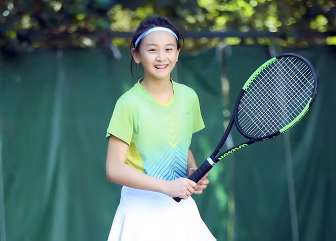 Cindy yêu thích thể thao và chơi nhiều bộ môn khác như tennis, trượt ván, golf. Tích cực chơi thể thao giúp 10X có sức khỏe, dẻo dai cùng chiều cao nổi bật hơn so với bạn bè cùng trang lứa. Trước đó, sao nhí từng chia sẻ muốn trở thành vận động viên võ thuật trong tương lai.
