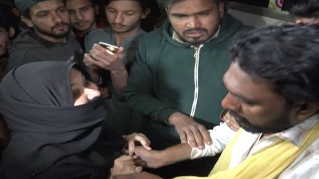 Dang lam dam cuoi voi vo ba, chu re bi 