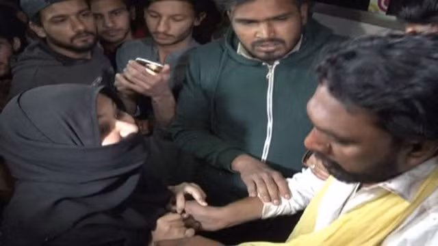 Dang lam dam cuoi voi vo ba, chu re bi 