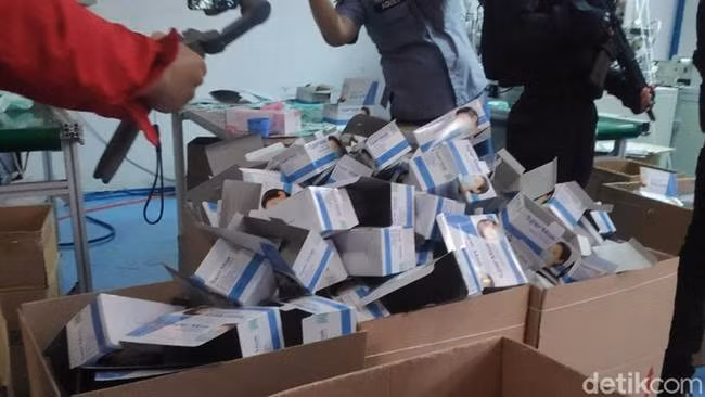 Co so san xuat khau trang gia tinh vi, suyt ra thi truong