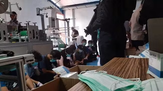 Co so san xuat khau trang gia tinh vi, suyt ra thi truong-Hinh-3