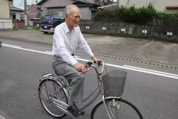 Vi sao nguoi Nhat cang lam quan cang ngheo?-Hinh-3