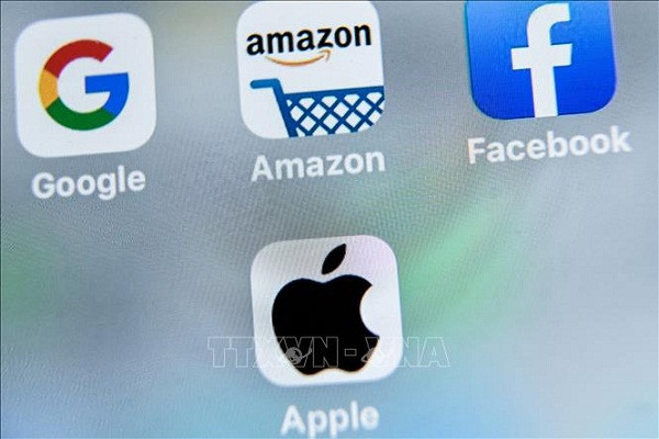 Apple va Google cam su dung dinh vi GPS trong cac ung dung