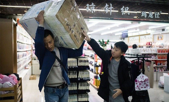 Bo con nguoi boc vac noi tieng nho 1 buc anh nay ra sao-Hinh-3