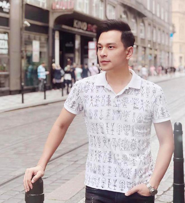 Cách đây không lâu trong chương trình "Chuyện đêm muộn", Danh Tùng từng tâm sự chuyện vợ con. Trước câu hỏi vì sao chưa lấy vợ, nam MC cho biết, trước năm 30 tuổi, lúc nào anh cũng nghĩ mình đang thiếu một cái gì đó, mình cần phải làm - phải học - phải đi tiếp. Tuy nhiên, đến thời điểm này, anh đã bắt đầu nhìn thấy tầm quan trọng của một gia đình nhỏ. Và anh đã thèm khát có một người vợ đúng như những gì mình thích và có những đứa con ngoan. 