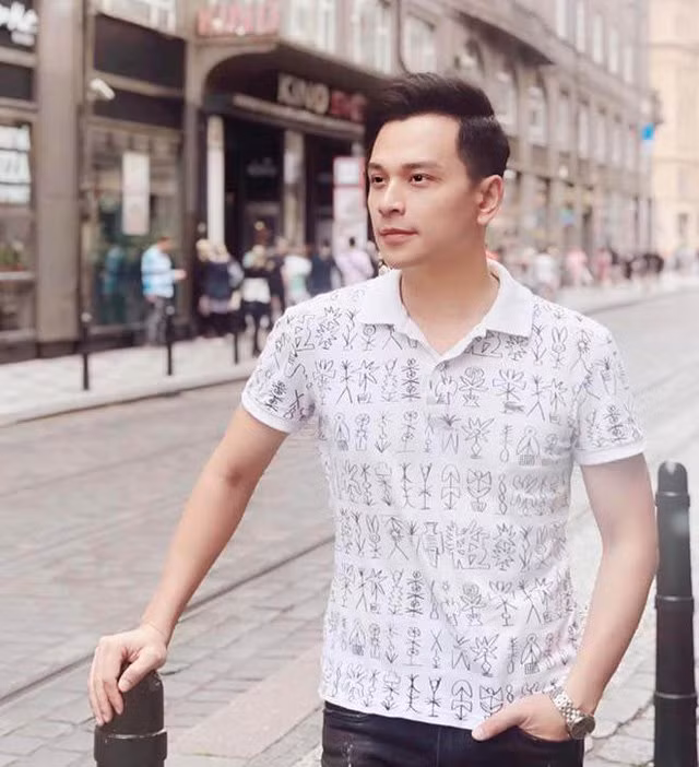 Cách đây không lâu trong chương trình "Chuyện đêm muộn", Danh Tùng từng tâm sự chuyện vợ con. Trước câu hỏi vì sao chưa lấy vợ, nam MC cho biết, trước năm 30 tuổi, lúc nào anh cũng nghĩ mình đang thiếu một cái gì đó, mình cần phải làm - phải học - phải đi tiếp. Tuy nhiên, đến thời điểm này, anh đã bắt đầu nhìn thấy tầm quan trọng của một gia đình nhỏ. Và anh đã thèm khát có một người vợ đúng như những gì mình thích và có những đứa con ngoan. 