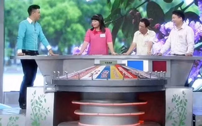 Dấu ấn lớn nhất trong sự nghiệp của MC Tuấn Tú đó chính là việc đảm nhận vai trò MC "Chiếc Nón Kỳ Diệu" thay Long Vũ. MC Tuấn Tú là người dẫn chương trình "Chiếc Nón Kỳ Diệu" với thời gian dài nhất, từ cuối 2006 – 1/2014. MC 8x điển trai được khán giả yêu thích vì cách dẫn chương trình đáng yêu, luôn tạo được sự hồi hộp trong mỗi số phát sóng.