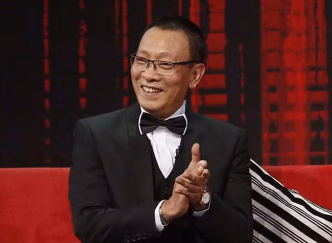 "Chiếc Nón Kỳ Diệu" lên sóng VTV3 từ năm 2001, thời điểm này, nhà báo Lại Văn Sâm chính là người đầu tiên kết nối chương trình với khán giả. Mặc dù chỉ dẫn dắt chương trình trong vài tháng nhưng nam MC nổi tiếng của VTV vẫn để lại ấn tượng vô cùng đặc biệt.